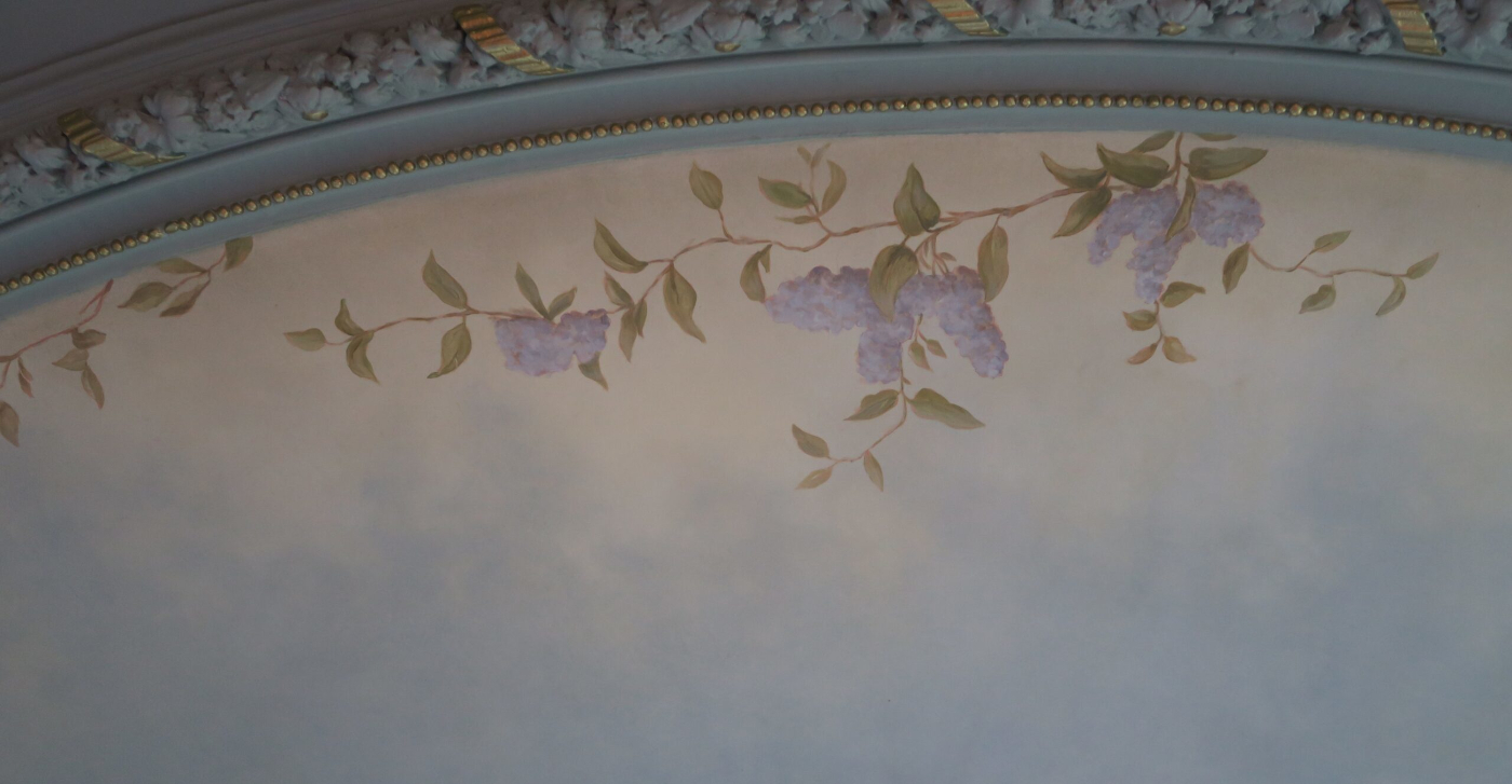 Ciel peint avec motifs fleuris