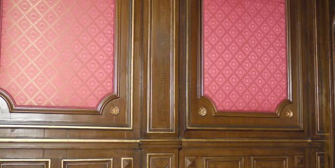Restauration de décor endommagé imitation bois