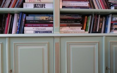 DÉCOR PEINT de filets sur une bibliothèque