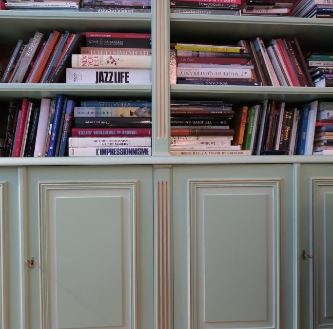 DÉCOR PEINT de filets sur une bibliothèque