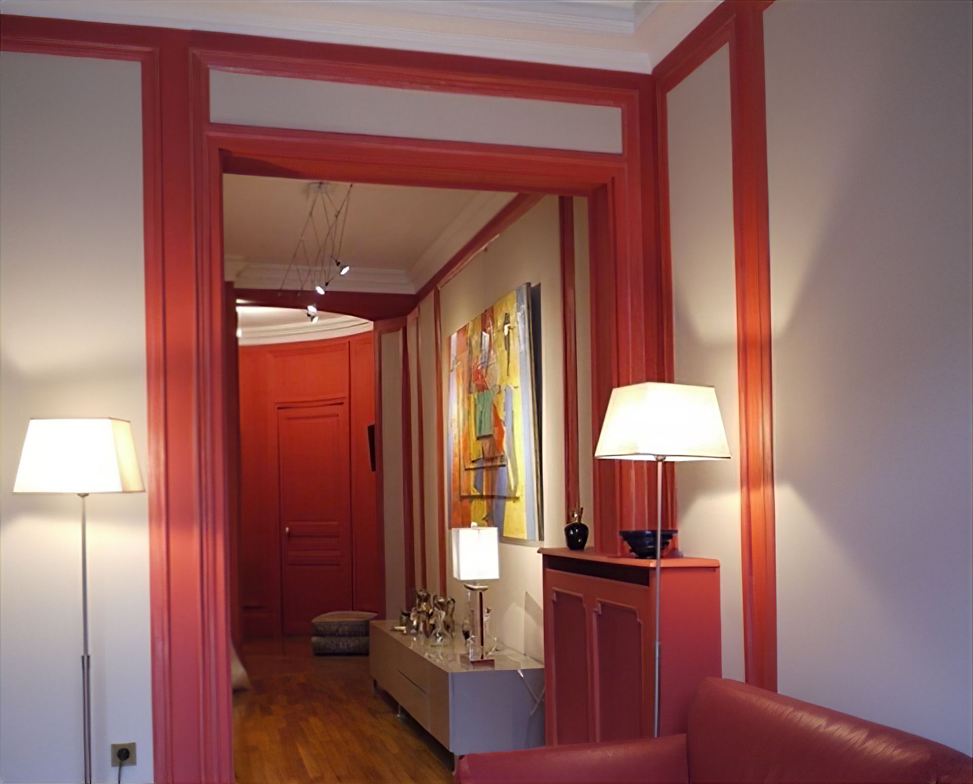 DÉCOR CONTEMPORAIN : Conseil de tons et réalisation de rehauts d'argent sur les moulures